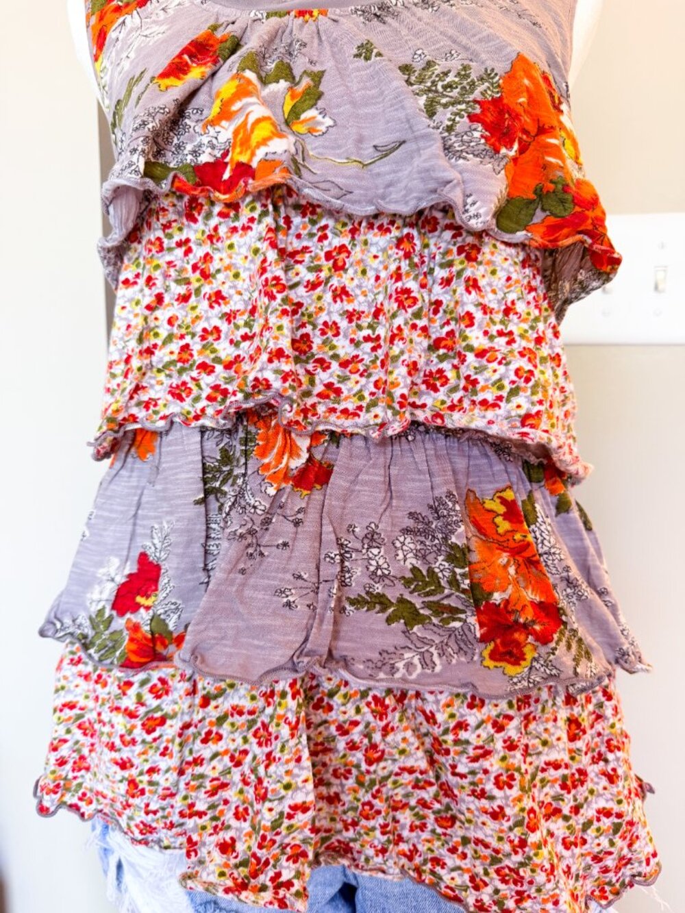 Ric Rac Floral Ruffle Tank Top – Size Small - Picture 4 of 7